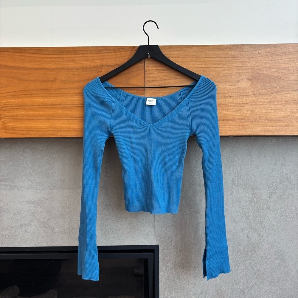 Abercrombie & Fitch Off-The-Shoulder Slim Top, Size S‎
